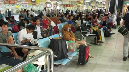 Vật vã ở bến xe chờ về quê ăn tết - ảnh 2